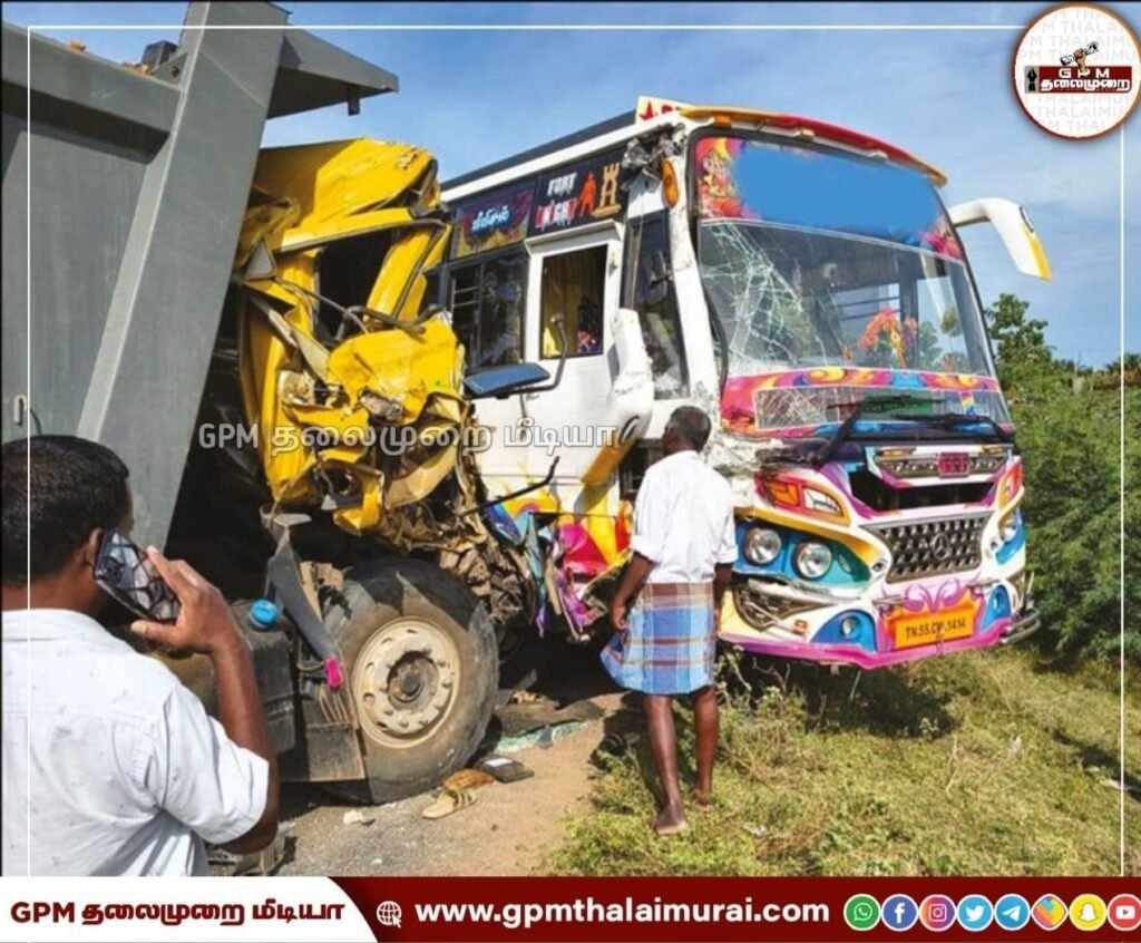 கட்டுமாவடி அருகே தனியார் பேருந்து மீது லாரி மோதல்: டிரைவர் படுகாயம்; பயணிகள் அதிர்ஷ்டவசமாக உயிர் தப்பினர்.